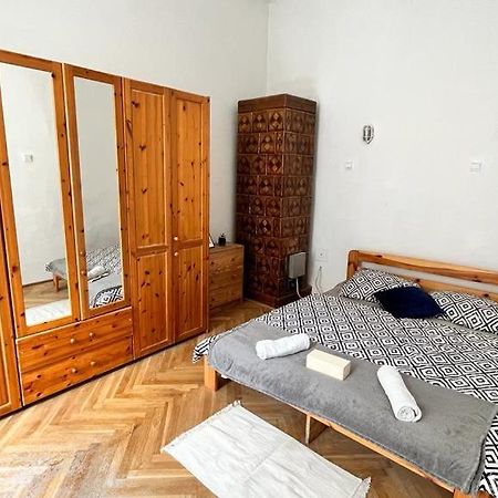 Nice Bedroom Near The Bus And Train Station Краков Экстерьер фото