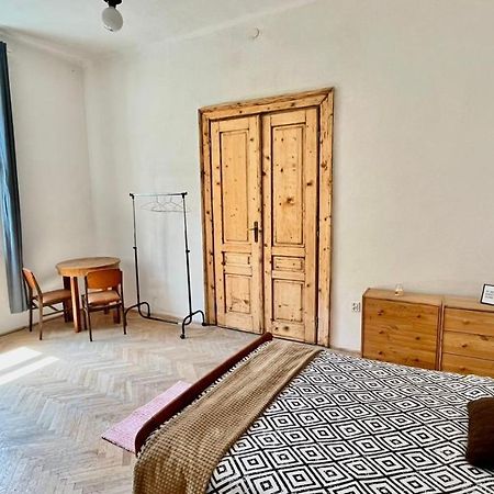 Nice Bedroom Near The Bus And Train Station Краков Экстерьер фото