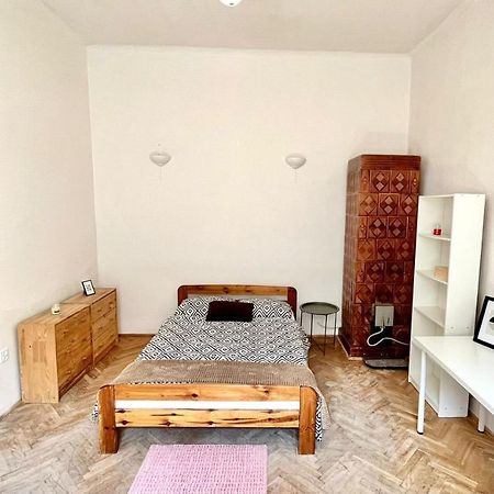 Nice Bedroom Near The Bus And Train Station Краков Экстерьер фото