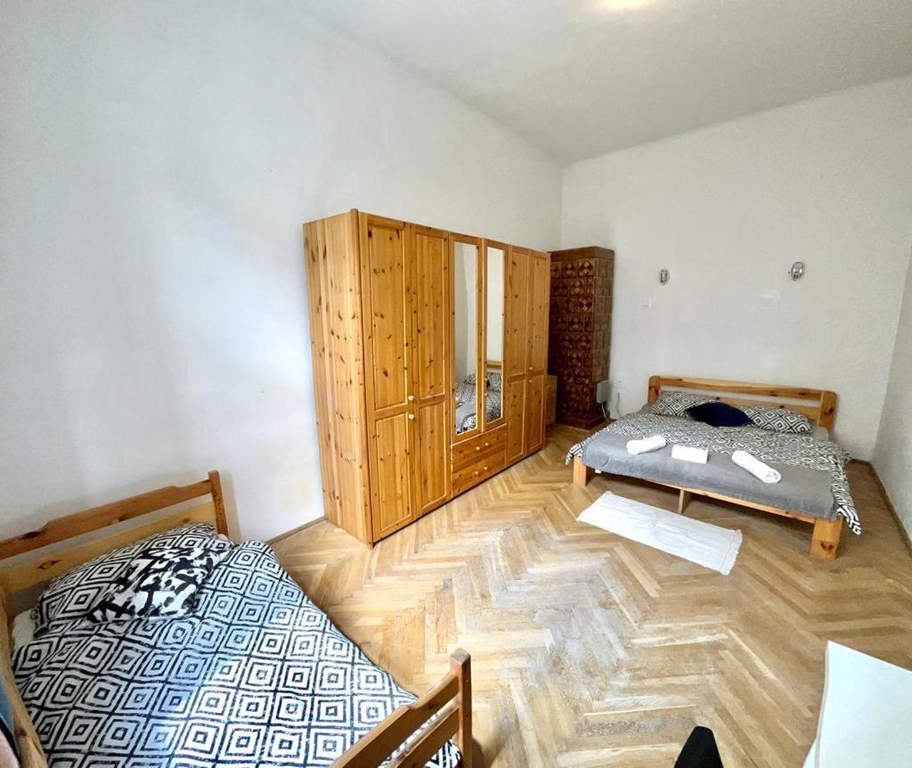 Nice Bedroom Near The Bus And Train Station Краков Экстерьер фото
