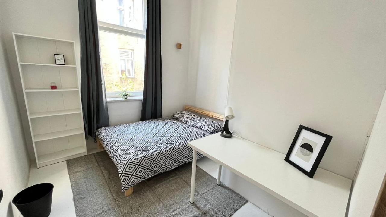 Nice Bedroom Near The Bus And Train Station Краков Экстерьер фото
