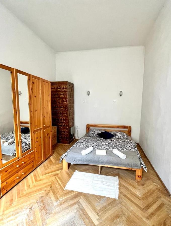 Nice Bedroom Near The Bus And Train Station Краков Экстерьер фото