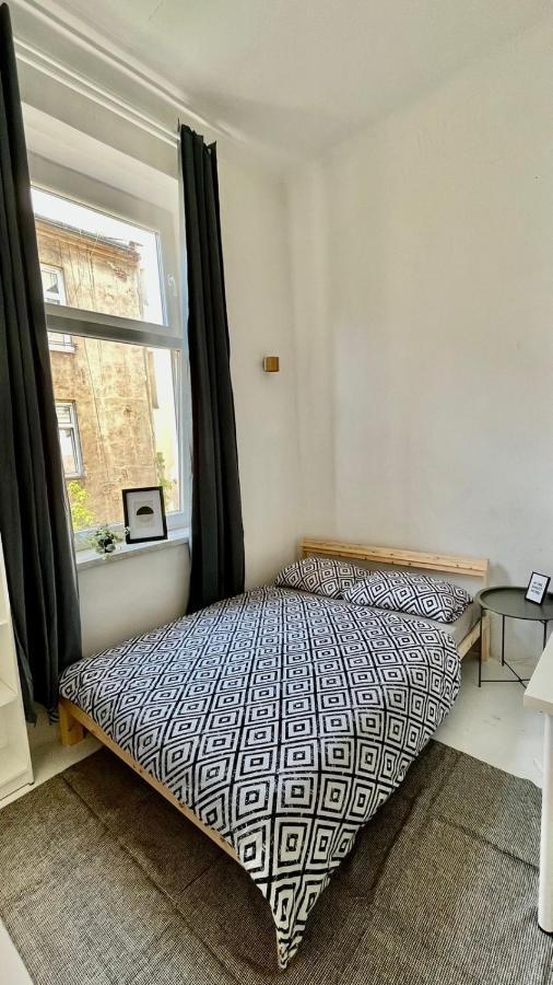 Nice Bedroom Near The Bus And Train Station Краков Экстерьер фото