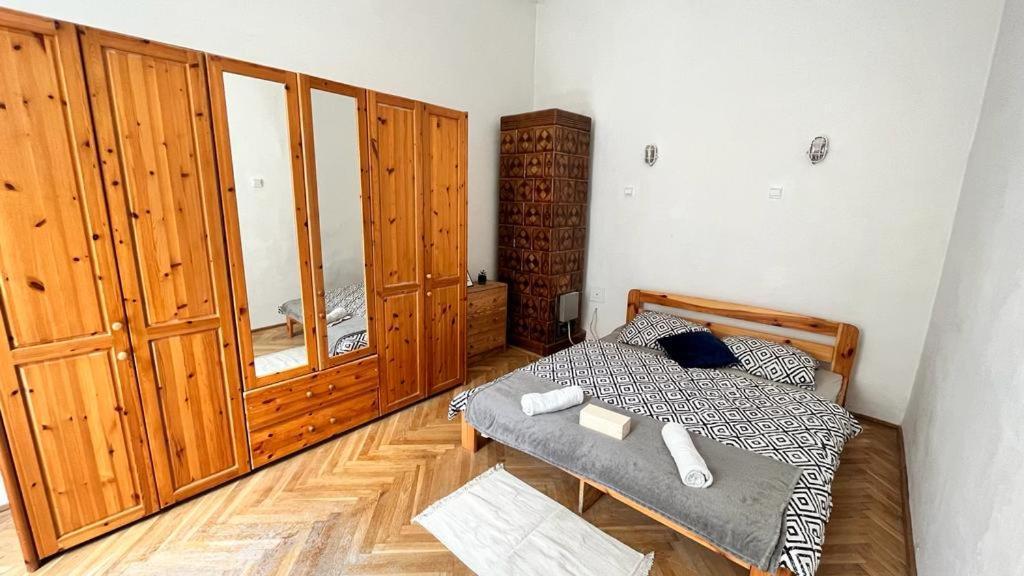 Nice Bedroom Near The Bus And Train Station Краков Экстерьер фото