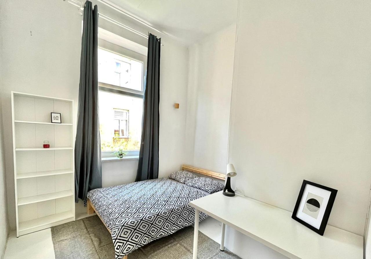 Nice Bedroom Near The Bus And Train Station Краков Экстерьер фото